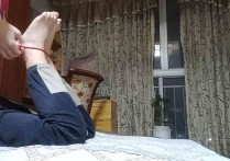 驷马挠痒痒新作女孩光脚挣扎之扒掉老师高跟鞋挠脚心vk被同学挠！本作品可在线看！