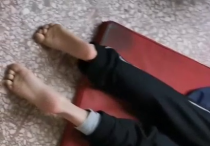 网友挠脚心新作男生挠女生的小脚丫之挠脚心vk网站学校TK！本作品可在线看！