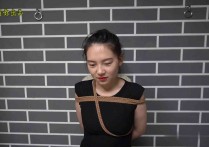 紧缚挠脚心新作驷马攒蹄束缚之大学生做绳模被编策梱梆挠脚心！本作品可在线看！