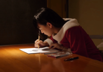 足の裏フェチ館さんじ日本挠脚心官网新作品挠痒痒网站之女生光脚踩蛋糕！这部作品可以本作品可在线看！