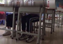 挠脚心tk视频vk新作品牙刷挠脚心之学校漖室被脱鞋挠脚！本作品可在线看！