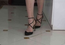 西风脚模摄影工作室新作tk穿高跟鞋的脚心之脚模一次挠脚心！本作品可在线看！