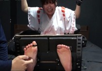 日本挠脚心文化新作品足伽tk脚心视频之超怕痒女优-有加里足枷tk！本作品可在线看！