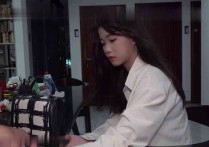南国足艺挠脚心新作品之新模特子怡视镜全程，测量美脚褪长，白nen型感...！本作品可在线看！
